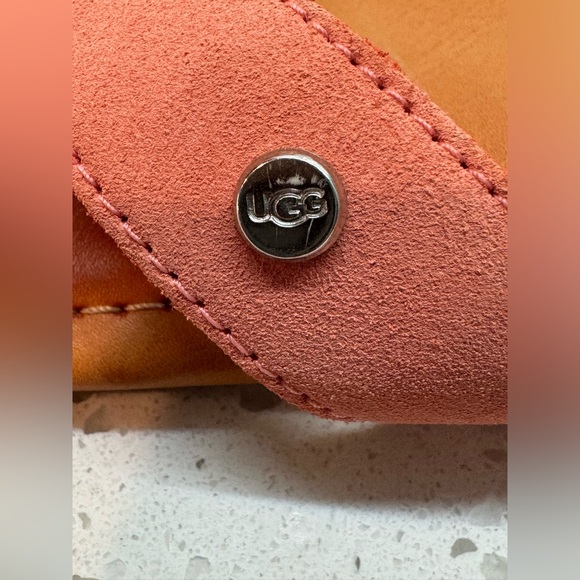 Ugg Women’s Tuolumne Coral Thong Flat Sandals - Picture 5 of 8